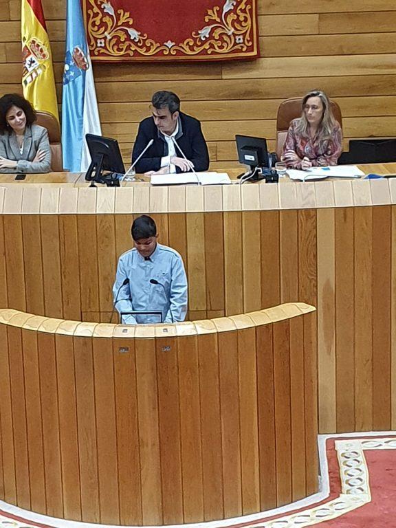 Pleno-infantil-en-Parlamento-de-Galicia-voceiro-dos-nenos-do-Porrino.jpg