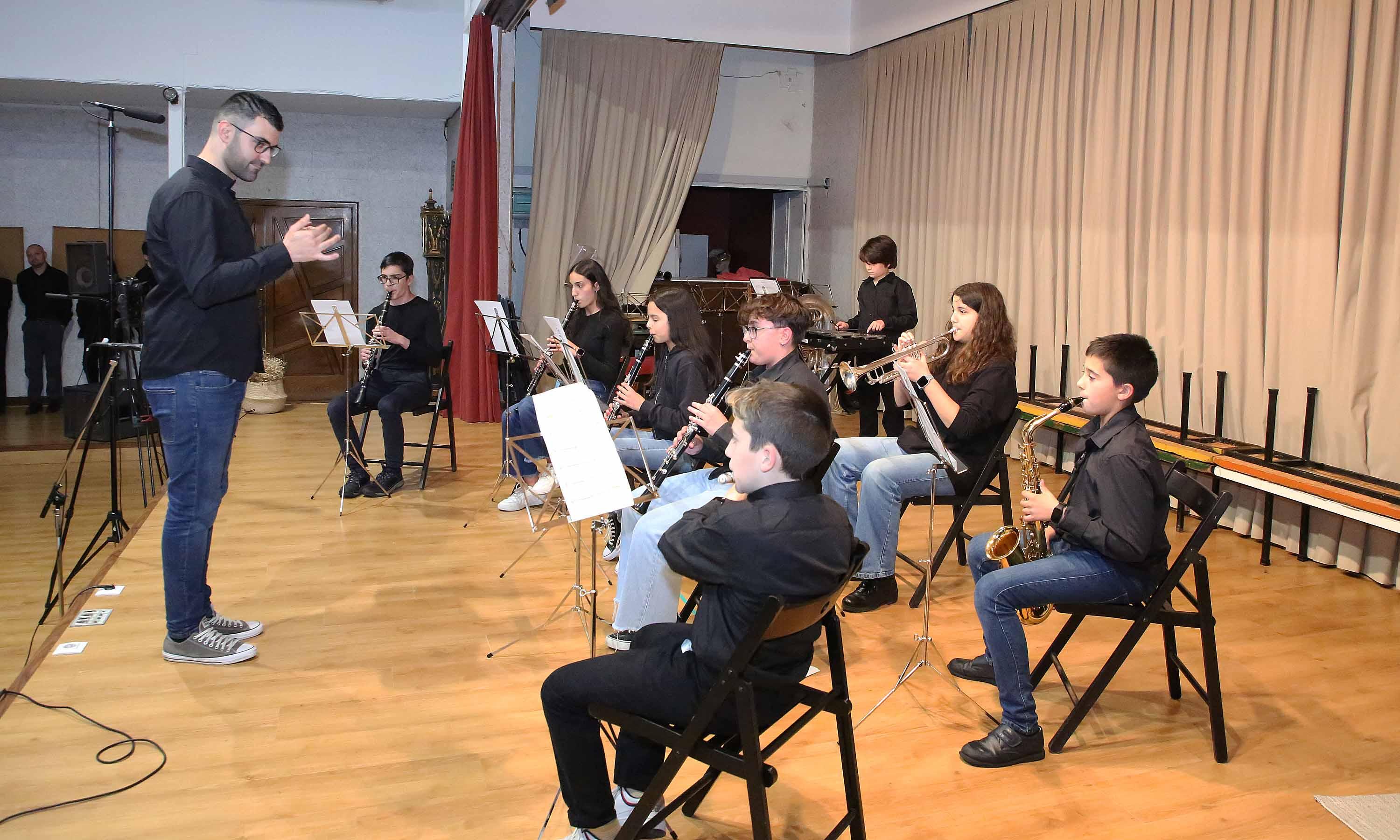 Escola-Municipal-Musica-Porrino-banda-musica-infantil-Letras-Galegas-2024-001.jpg