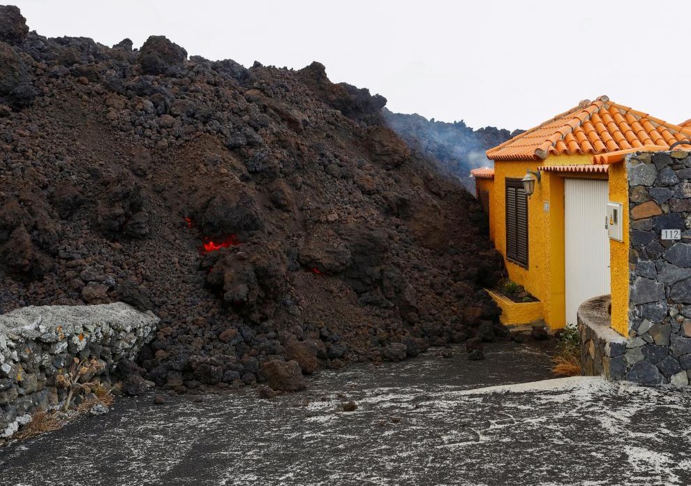 lava-arrasa-en-la-isla-de-La-Palma.jpg