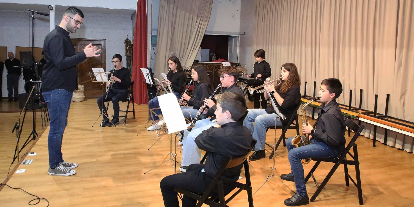 Escola-Municipal-Musica-Porrino-banda-musica-infantil-Letras-Galegas-2024-001.jpg