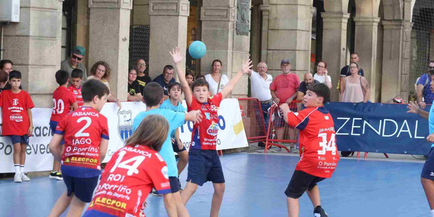 presentacion-club-balonmano-porrino-festas-cristo-01.jpg