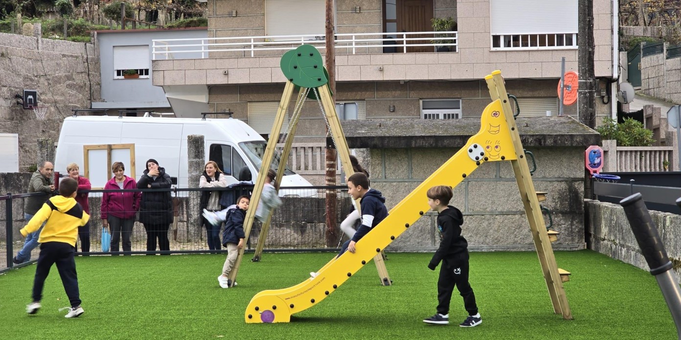 Parque-Infantil-Outeiro.jpg